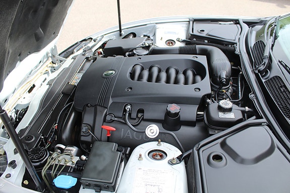 Jaguar XK 13 of 15
