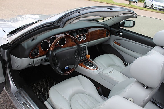 Jaguar XK 4 of 5