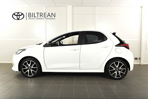 Toyota Yaris 2 of 17