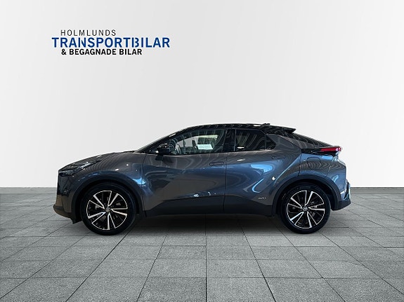 Toyota C-HR 3 of 27