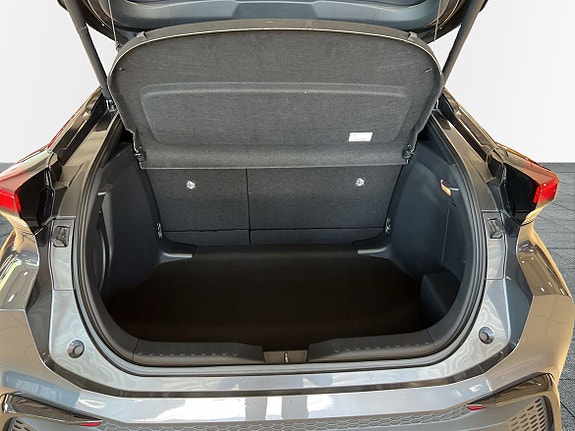 Toyota C-HR 10 of 27