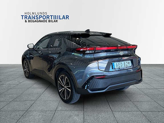 Toyota C-HR 2 of 27