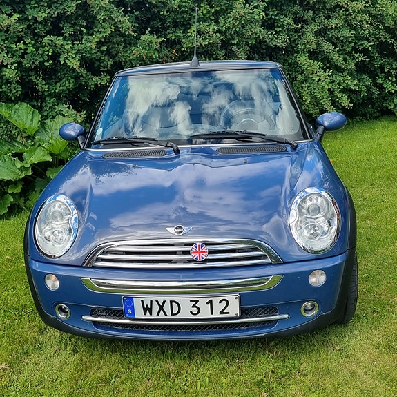 MINI Cooper 2 of 5