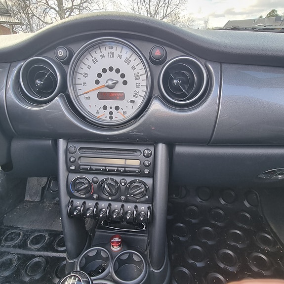 MINI Cooper 5 of 5