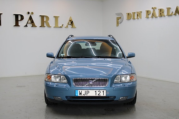 Volvo V70 2 of 5