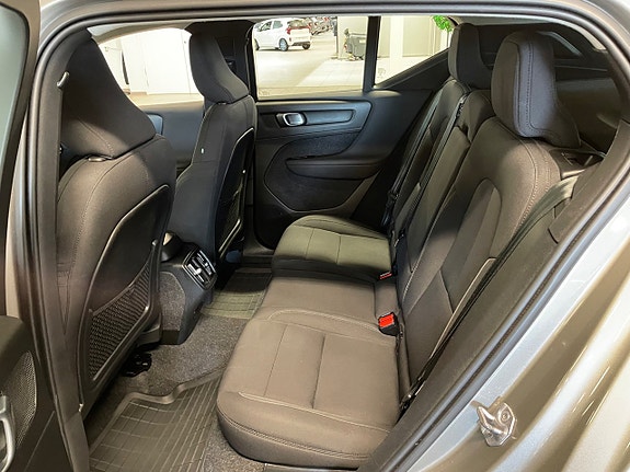 Volvo XC40 4 of 6