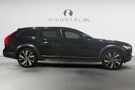 Volvo V90 Cross Country 8 of 17
