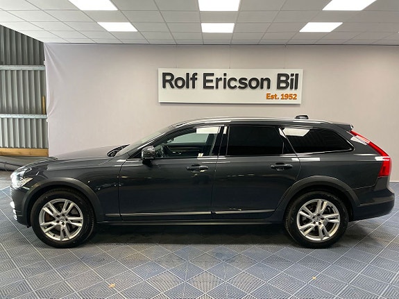Volvo V90 Cross Country 2 of 5