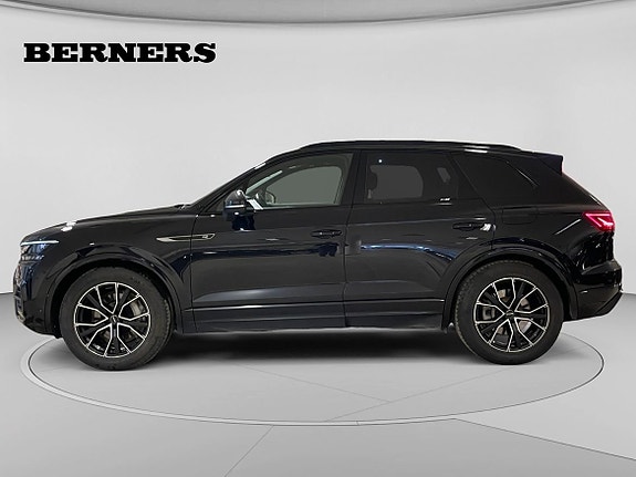 Volkswagen Touareg 2 of 5