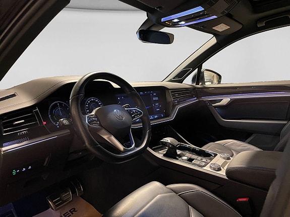 Volkswagen Touareg 4 of 5