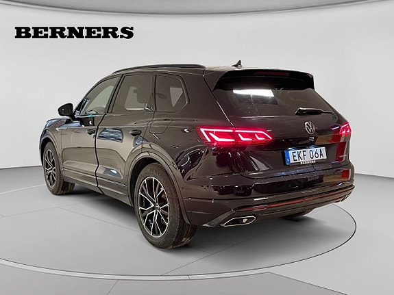Volkswagen Touareg 3 of 5