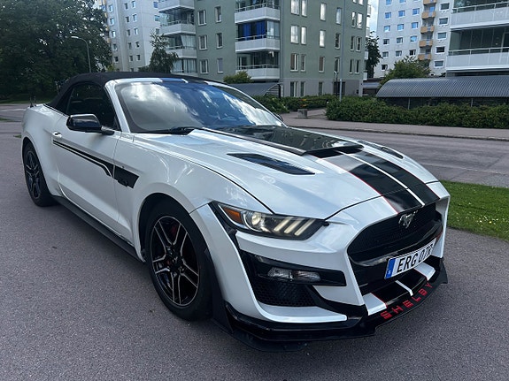 Ford Mustang 2 of 5