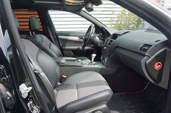 Mercedes-Benz C180 20 of 24