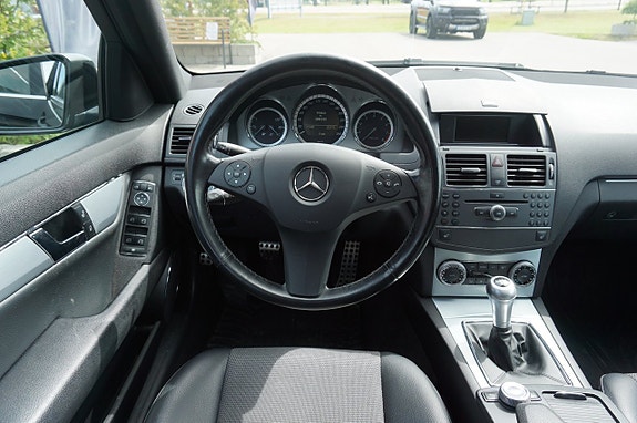Mercedes-Benz C180 23 of 24