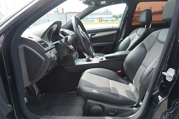 Mercedes-Benz C180 13 of 24