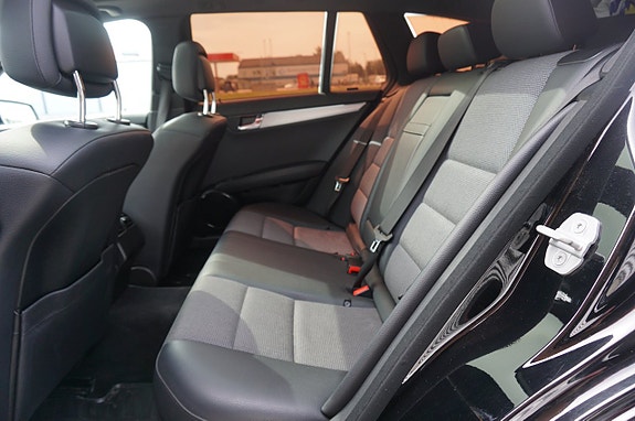 Mercedes-Benz C180 15 of 24