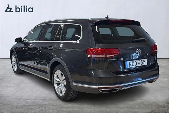 Volkswagen Passat Alltrack 3 of 5
