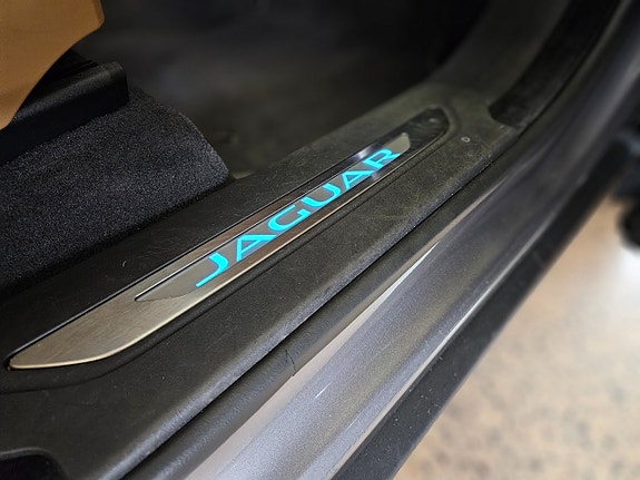 Jaguar F-PACE 16 of 24