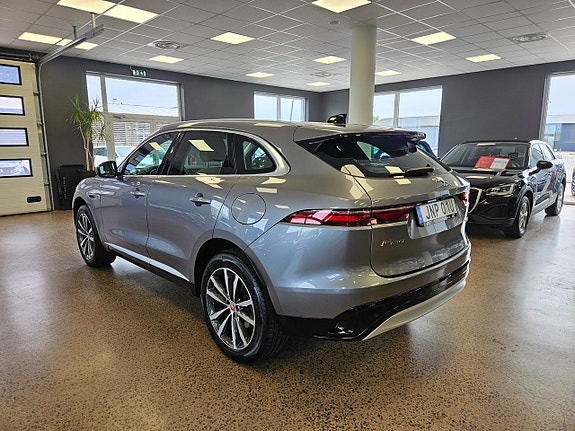 Jaguar F-PACE 4 of 24
