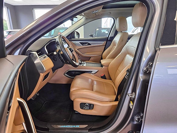Jaguar F-PACE 17 of 24