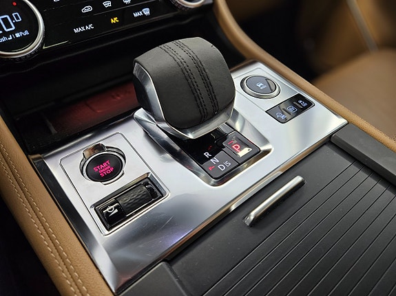 Jaguar F-PACE 11 of 24