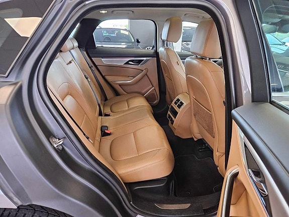 Jaguar F-PACE 21 of 24