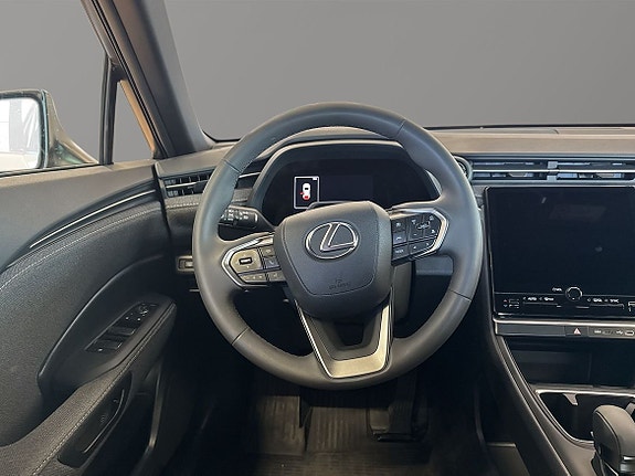 Lexus LBX 10 of 11