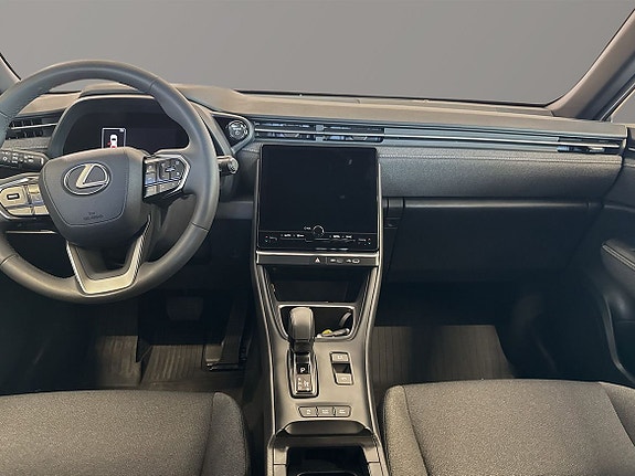 Lexus LBX 9 of 11