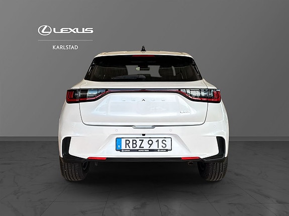 Lexus LBX 4 of 11