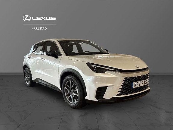 Lexus LBX 6 of 11