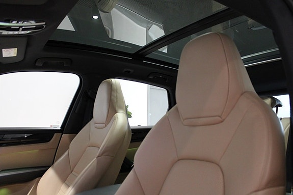Porsche Cayenne 11 of 25