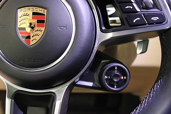 Porsche Cayenne 15 of 25