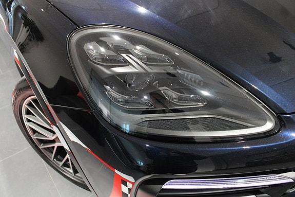 Porsche Cayenne 5 of 5
