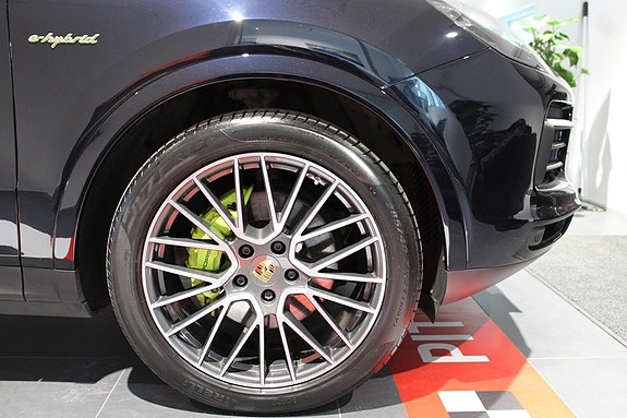 Porsche Cayenne 6 of 25