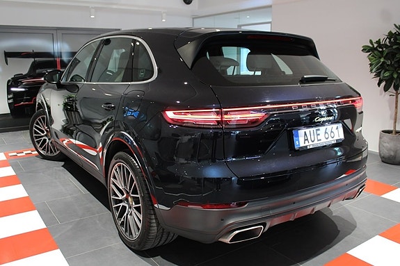 Porsche Cayenne 3 of 5