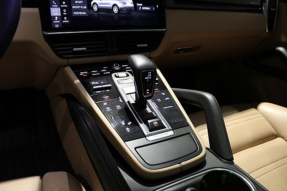 Porsche Cayenne 23 of 25