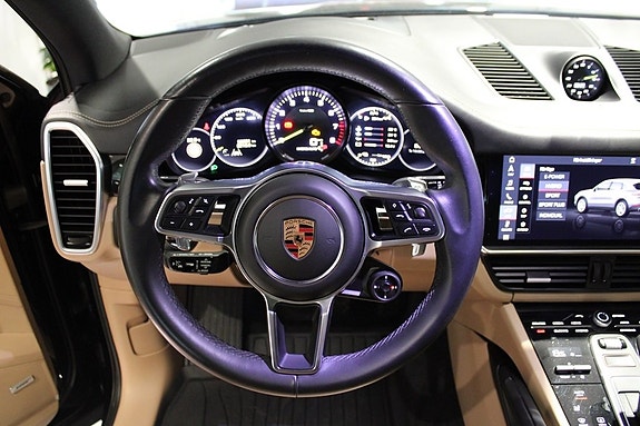 Porsche Cayenne 16 of 25