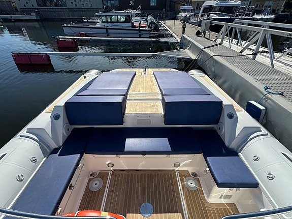 Pirelli 1100 Cabin | 2* Volvo Penta D4 260 | 2014 7 of 12