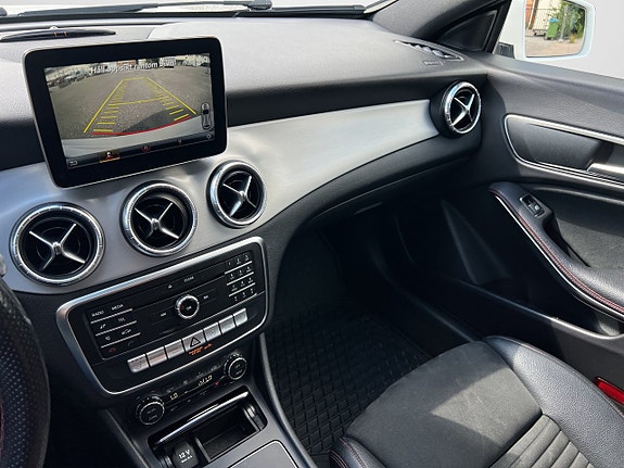 Mercedes-Benz CLA220 d 12 of 16