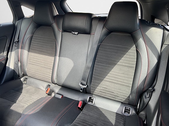 Mercedes-Benz CLA220 d 13 of 16