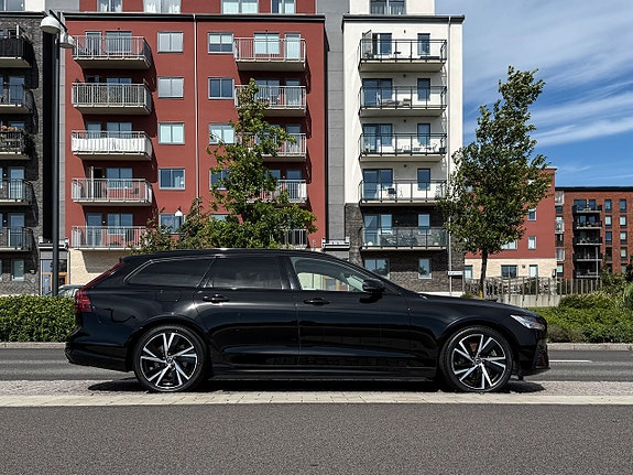 Volvo V90 2 of 10