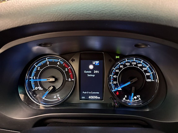 Toyota HiLux 13 of 13