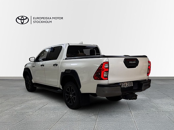 Toyota HiLux 2 of 13