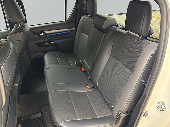 Toyota HiLux 7 of 13