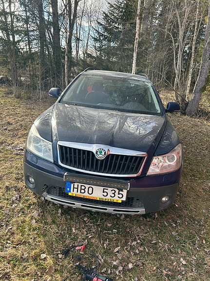 Skoda Octavia Scout 2 of 4