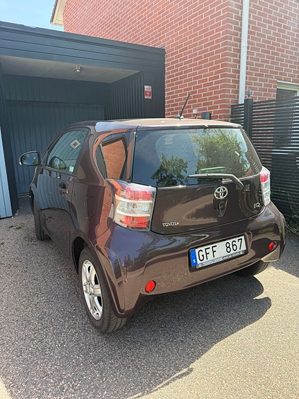 Toyota IQ 4 of 5
