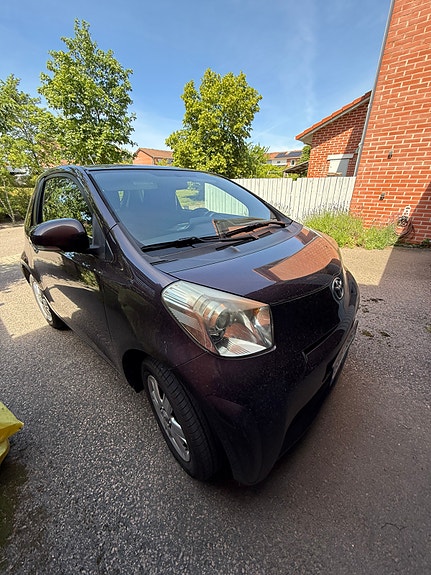 Toyota IQ 3 of 5