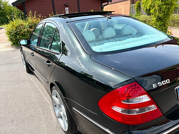 Mercedes-Benz E500 5 of 5
