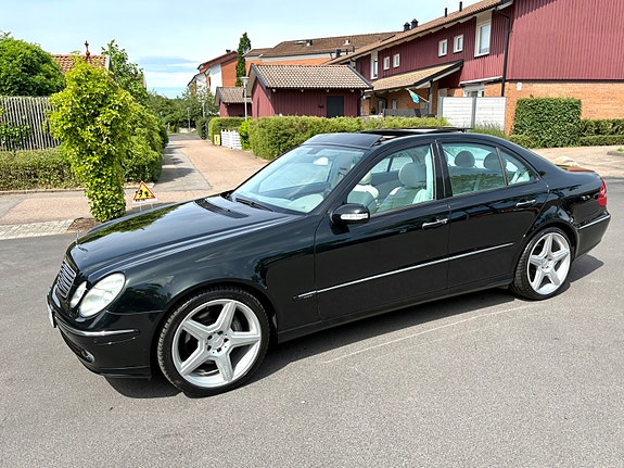 Mercedes-Benz E500 3 of 5