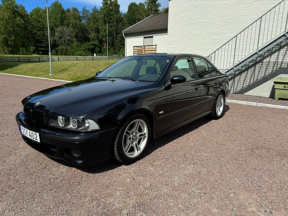BMW 525i 4 of 5